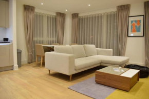 Bright 2 Bedroom Flat in Park Royal